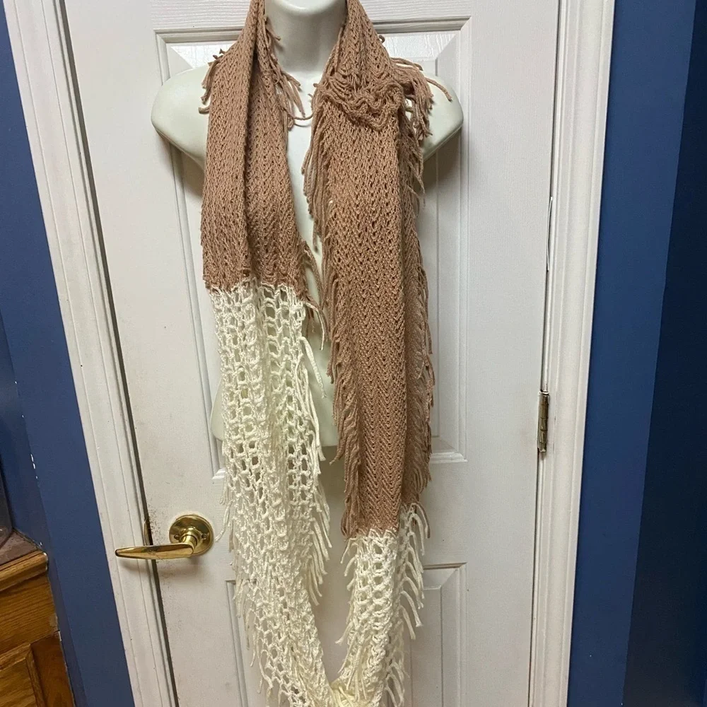 Steve Madden Infinity Scarf Tan & Ivory Acrylic One Size RN 98072.